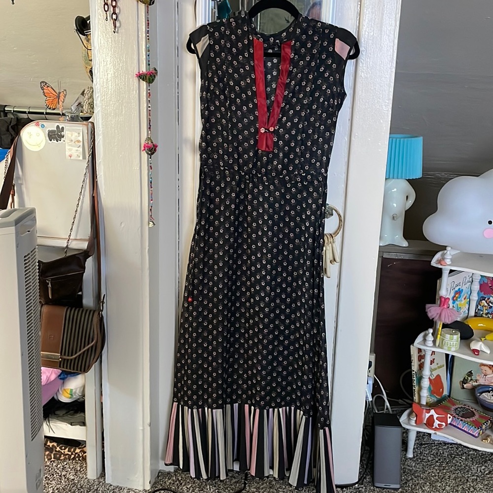 Vintage grey ant dress.